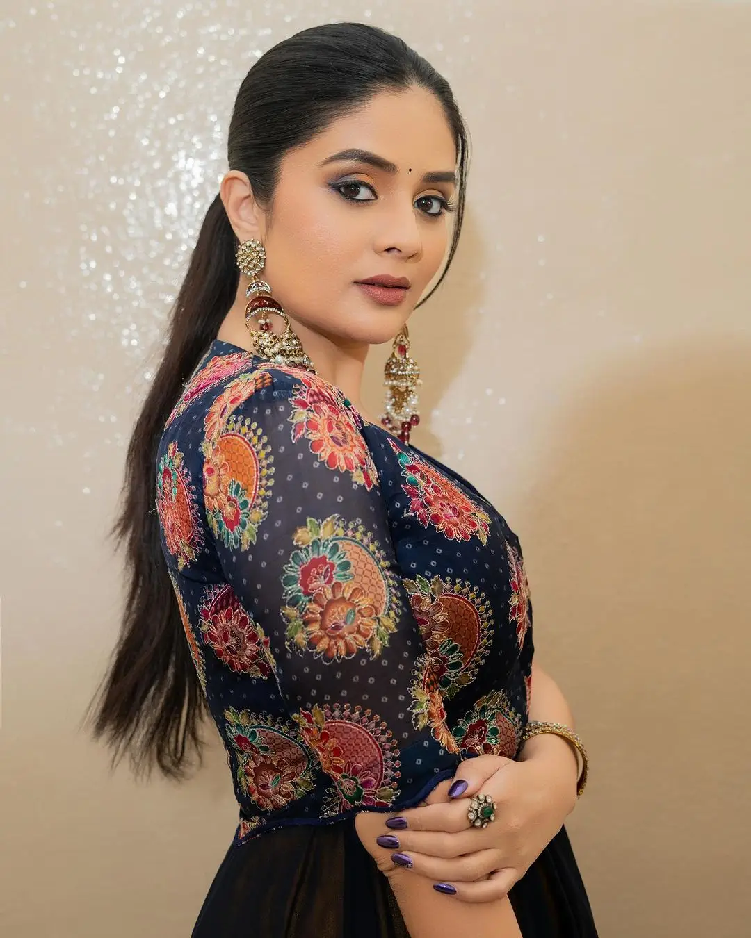 MAA TV ACTRESS SREEMUKHI IN ORANGE LEHENGA BLACK CHOLI